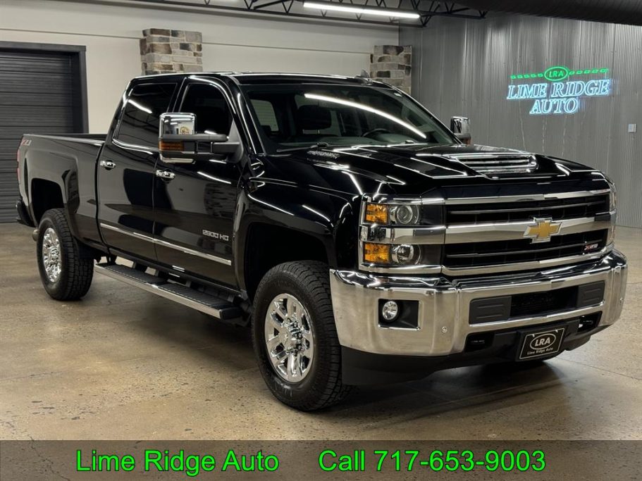 2019 Chevrolet Silverado HD LTZ 4WD Crew Cab Standard Box's photo